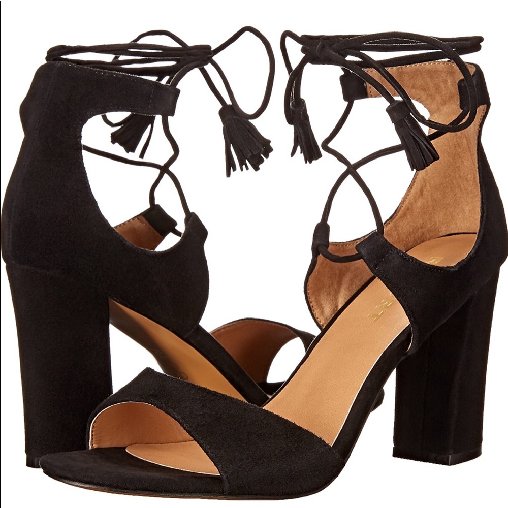 Report Mariachi Black Heels